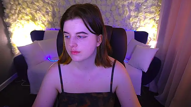 KristiFoxy online show from May 15, 12:23 pm