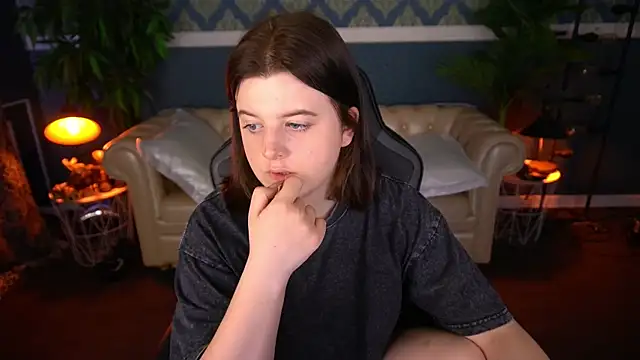 KristiFoxy online show from June 8, 4:02 am