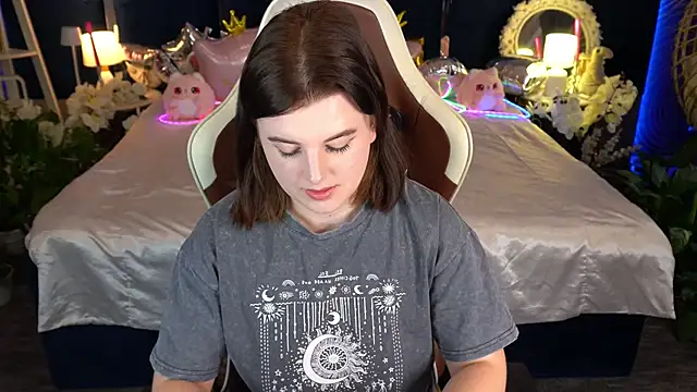 KristiFoxy online show from June 14, 12:29 pm