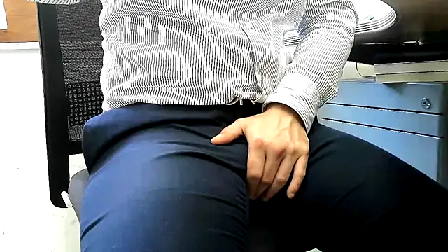 ItalianDaddyBear online show from February 3, 9:47 am