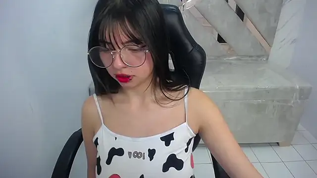 Snapshot of elizabeth_t_ chatting on March 16, 1:04 pm elizabeth t online show from March 16, 1:04 pm