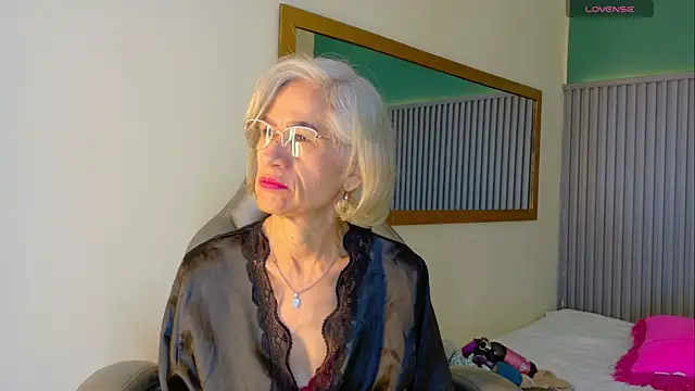 miss monserrate01 online show from June 26, 1:26 pm