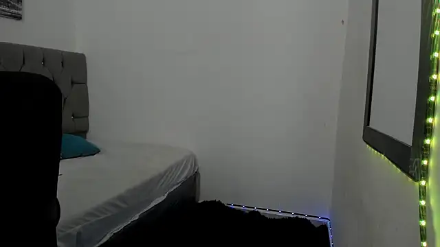 Snapshot of _1DERECK chatting on March 10, 9:03 am 1DERECK online show from March 10, 9:03 am