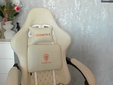 MistressMiia online show from March 10, 8:08 am