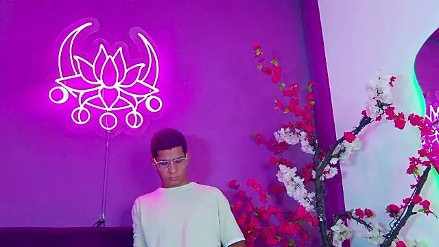 Noah Greenhartt online show from February 21, 8:43 pm