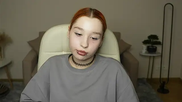 NelleCaram online show from February 4, 1:50 pm