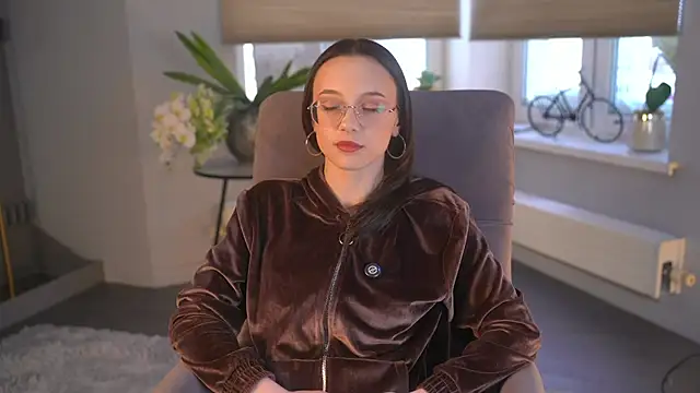 CecilleKizior online show from February 5, 11:37 am