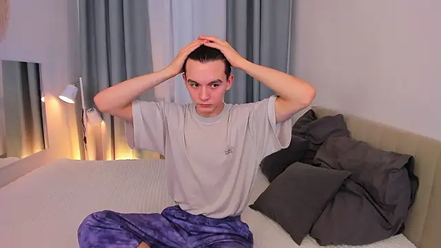 Snapshot of Ian_Harrickton chatting on February 28, 5:30 am Ian Harrickton online show from February 28, 5:30 am