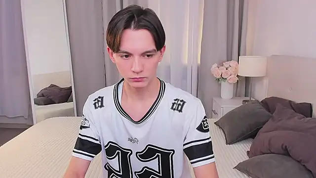 Snapshot of Ian_Harrickton chatting on March 2, 3:19 pm Ian Harrickton online show from March 2, 3:19 pm