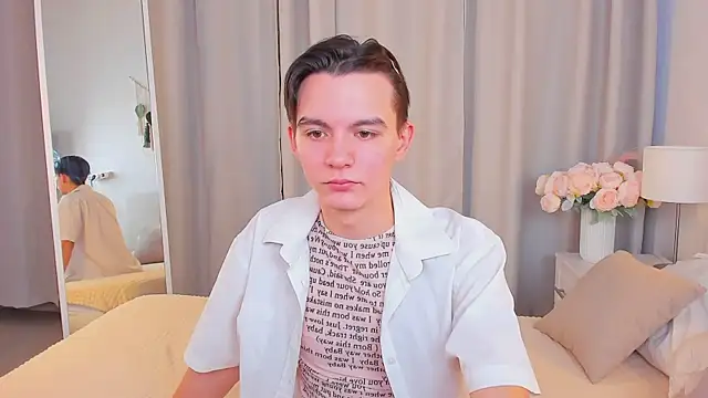 Snapshot of Ian_Harrickton chatting on March 11, 6:08 am Ian Harrickton online show from March 11, 6:08 am