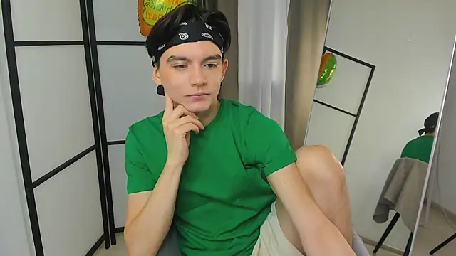 Snapshot of Ian_Harrickton chatting on March 19, 5:55 am Ian Harrickton online show from March 19, 5:55 am