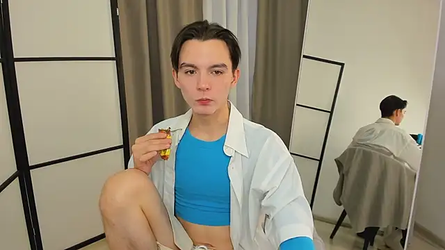 Snapshot of Ian_Harrickton chatting on March 22, 3:37 pm Ian Harrickton online show from March 22, 3:37 pm