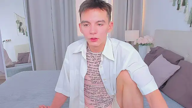 Snapshot of Ian_Harrickton chatting on March 28, 4:06 pm Ian Harrickton online show from March 28, 4:06 pm