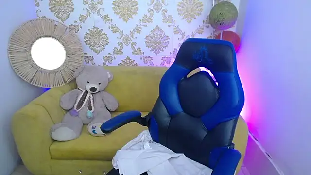 ALISS M  online show from March 9, 8:13 pm