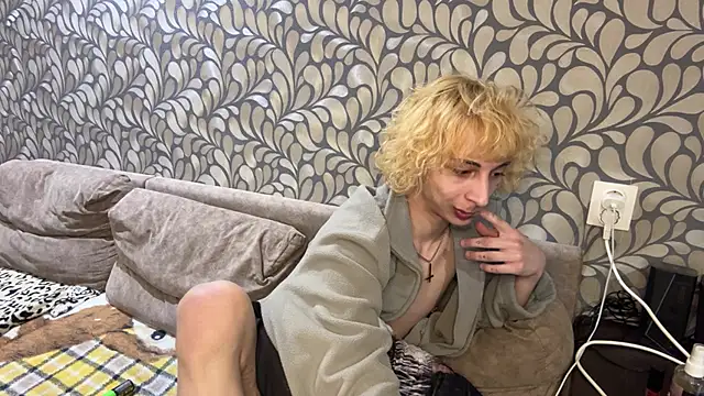 Snapshot of Fred_bucks chatting on March 25, 3:40 pm Fred bucks online show from March 25, 3:40 pm