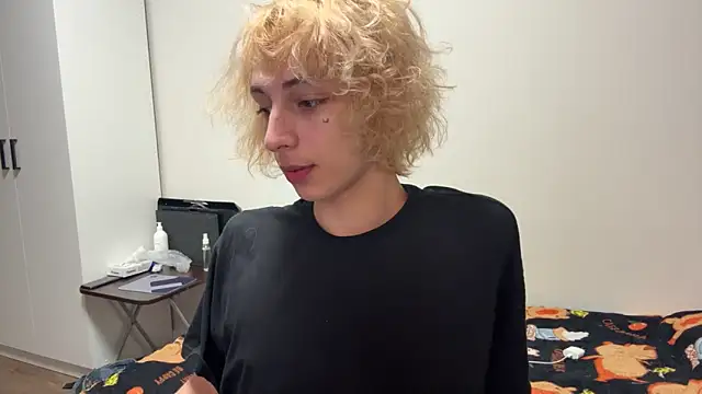 Snapshot of Fred_bucks chatting on April 3, 5:11 pm Fred bucks online show from April 3, 5:11 pm