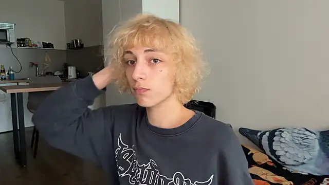 Snapshot of Fred_bucks chatting on April 4, 11:40 am Fred bucks online show from April 4, 11:40 am