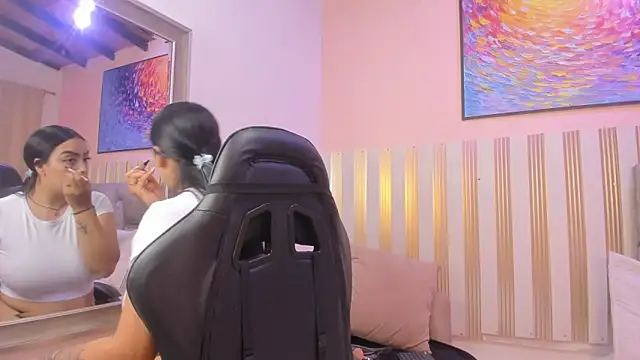 nina glow online show from March 14, 11:37 am