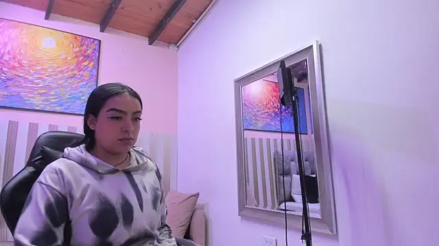 nina glow online show from April 23, 11:20 am
