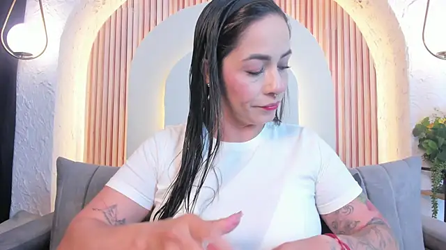 Snapshot of violet_scott_ chatting on June 30, 10:49 am violet scott online show from June 30, 10:49 am