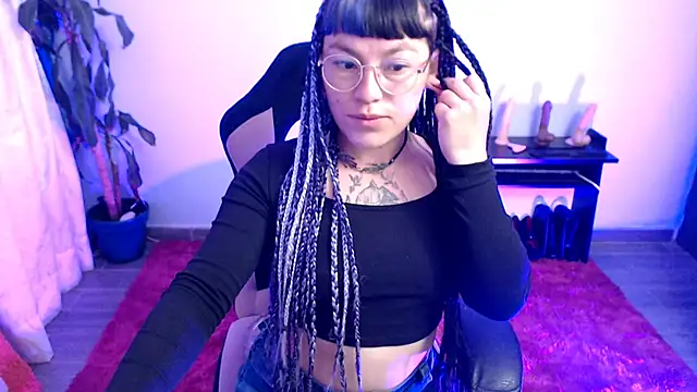 missfungi8 online show from February 6, 7:02 am