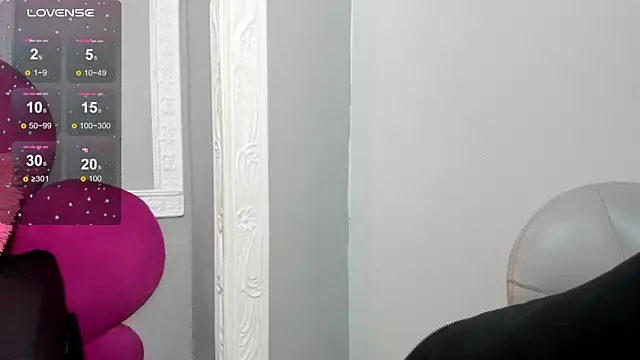 Snapshot of Raven_love chatting on July 10, 7:49 pm Raven love online show from July 10, 7:49 pm