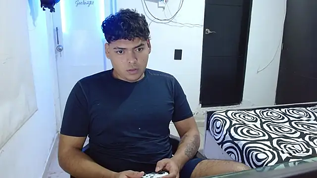 badboyhot010 online show from February 5, 6:18 am