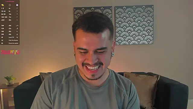 Chriss Hunt online show from February 4, 2:17 am