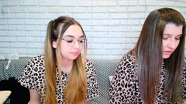 JullyMood online show from February 6, 4:32 pm