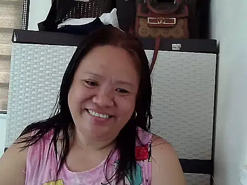 yummychubby29 online show from May 14, 3:13 am