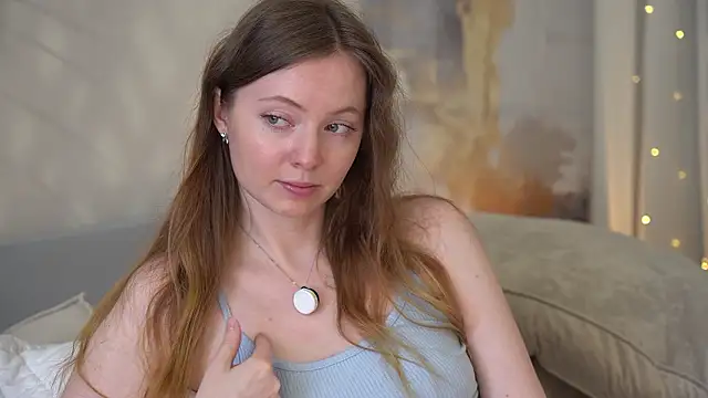 Snapshot of moan_elisa chatting on March 22, 3:32 am moan elisa online show from March 22, 3:32 am