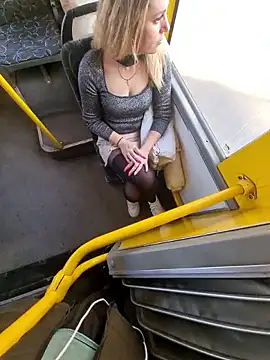 Snapshot of Sweetcoople28 chatting on April 4, 12:46 pm Sweetcoople28 online show from April 4, 12:46 pm