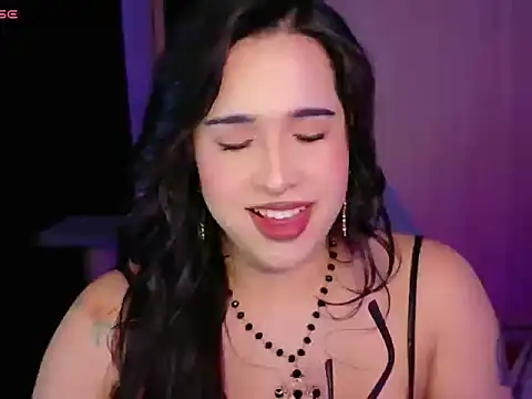 Snapshot of DIVINANGELA chatting on May 1, 3:44 am DIVINANGELA online show from May 1, 3:44 am