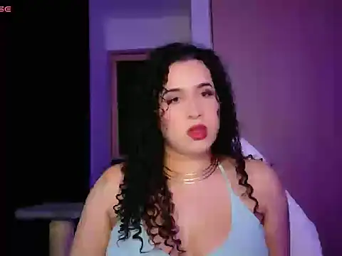Snapshot of DIVINANGELA chatting on May 16, 3:47 am DIVINANGELA online show from May 16, 3:47 am