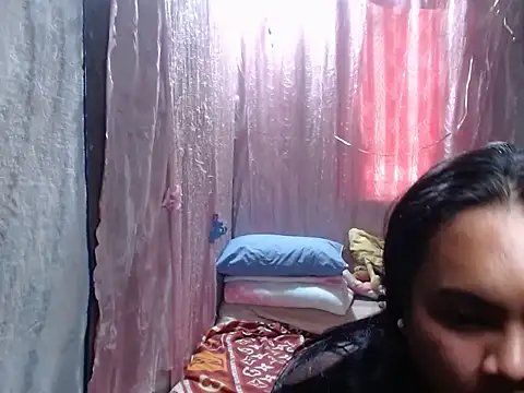 Queenvivesxxx online show from February 4, 5:13 am