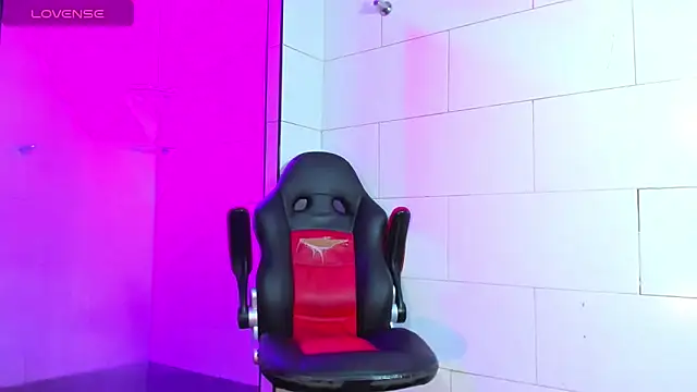 Snapshot of Maddye_Fox chatting on March 6, 7:21 pm Maddye Fox online show from March 6, 7:21 pm