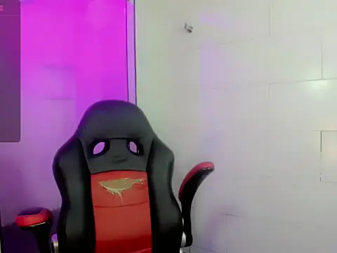 Snapshot of Maddye_Fox chatting on March 12, 8:04 pm Maddye Fox online show from March 12, 8:04 pm