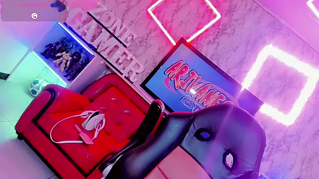 Snapshot of Maddye_Fox chatting on March 19, 7:40 pm Maddye Fox online show from March 19, 7:40 pm