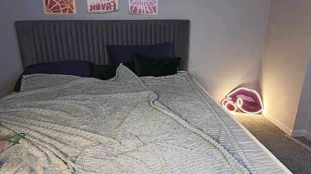 LovingWhisperr online show from February 21, 1:17 am