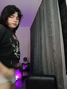 Snapshot of Daniellesins1 chatting on February 14, 6:43 am Daniellesins1 online show from February 14, 6:43 am