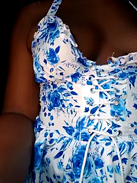 kissknees online show from March 17, 12:30 pm