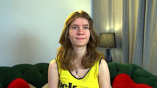 Snapshot of MilaMaelis chatting on March 14, 6:30 am MilaMaelis online show from March 14, 6:30 am