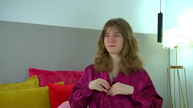 Snapshot of MilaMaelis chatting on March 15, 6:19 am MilaMaelis online show from March 15, 6:19 am