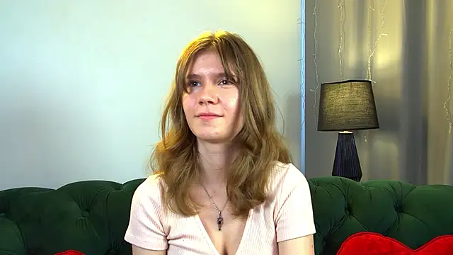 Snapshot of MilaMaelis chatting on March 21, 8:19 am MilaMaelis online show from March 21, 8:19 am