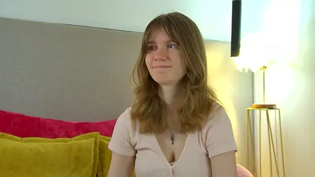 Snapshot of MilaMaelis chatting on March 22, 6:28 am MilaMaelis online show from March 22, 6:28 am