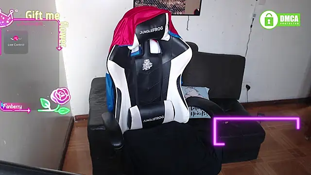 Snapshot of MeliisaRobers chatting on February 19, 9:55 pm MeliisaRobers online show from February 19, 9:55 pm