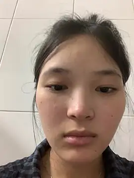 Snapshot of Suzu_xx01 chatting on May 31, 12:01 pm Suzu xx01 online show from May 31, 12:01 pm