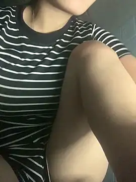 Snapshot of Suzu_xx01 chatting on June 14, 4:53 pm Suzu xx01 online show from June 14, 4:53 pm