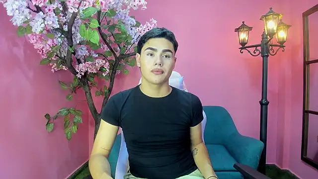 FemNoa online show from February 8, 2:20 pm