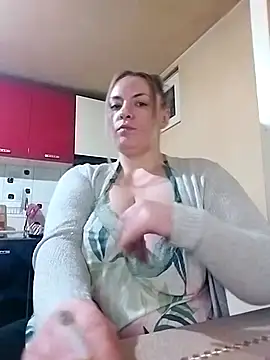 HotStepmommy3 online show from February 3, 10:37 pm